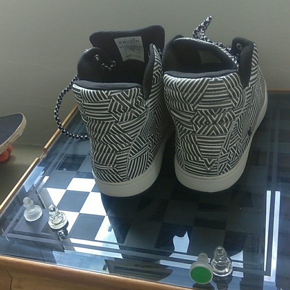 Shoes - Picture 4 of 4